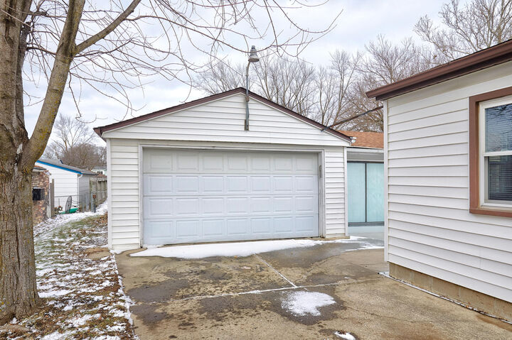 Property Photo:  4106 E Seneca Avenue  IA 50317 