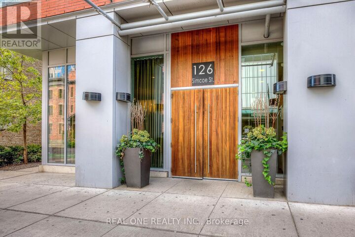 Property Photo:  126 Simcoe Street 2007  ON M5H 4E6 