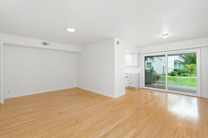 Property Photo:  5125 E Waverly Drive B5  CA 92264 