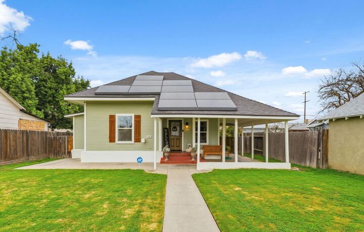 Property Photo:  1044 K Street  CA 93654 