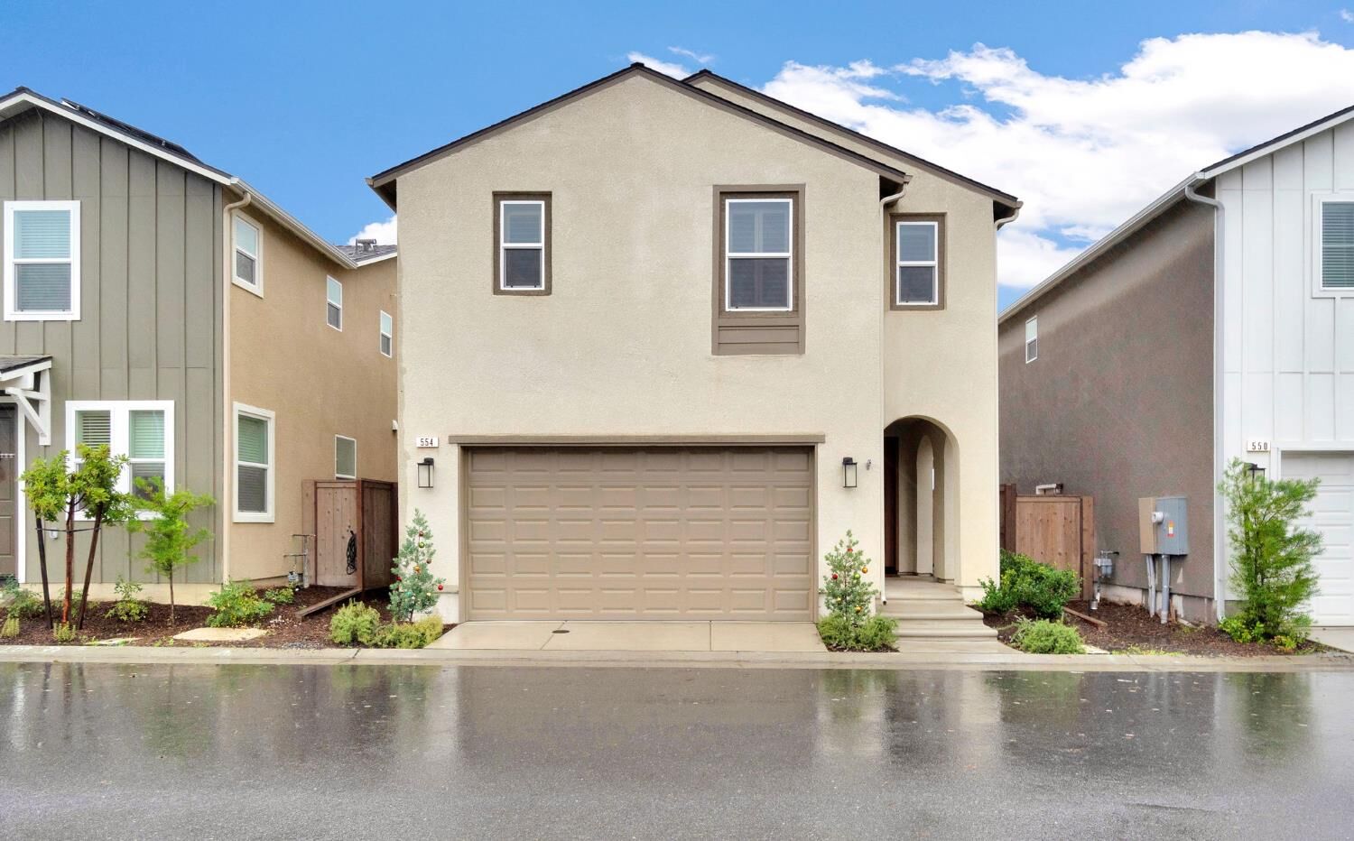 Property Photo:  554 McCaffrey Way  CA 93636 