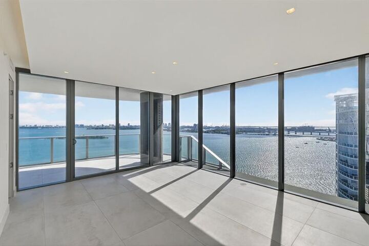 Property Photo:  700 NE 24th Street 1807  FL 33137 