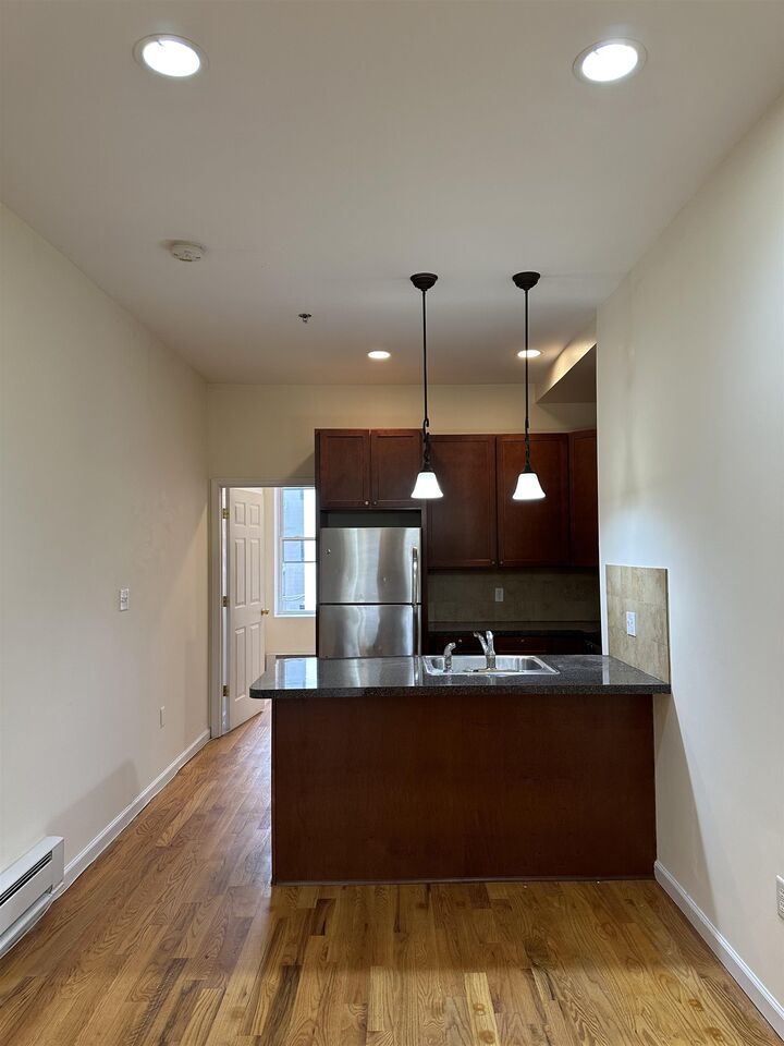 Property Photo:  942 Willow Ave 2L  NJ 07030 