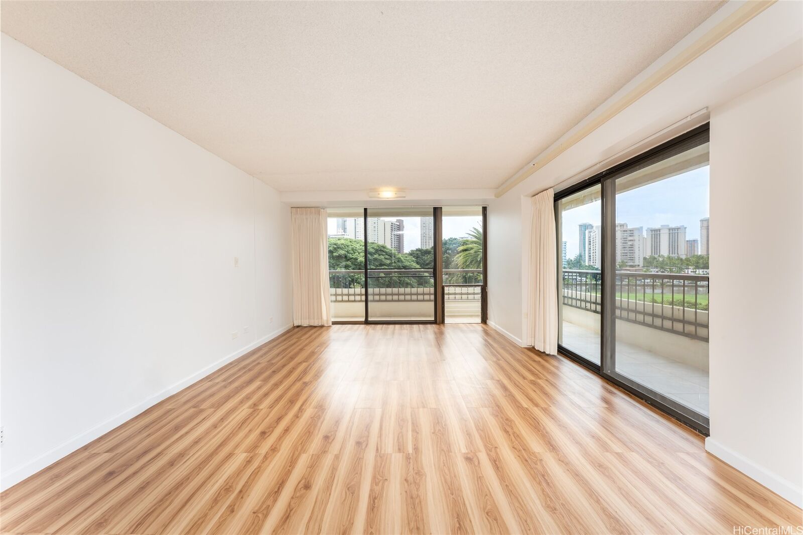 Property Photo:  2333 Kapiolani Boulevard 517  HI 96826 