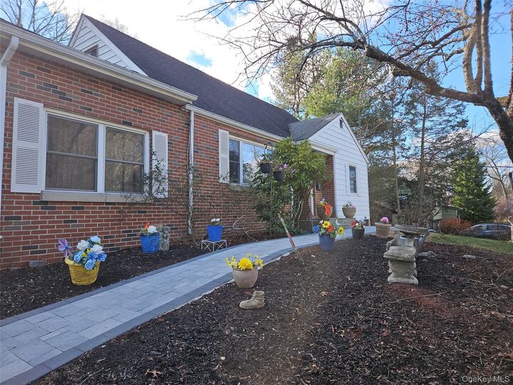 Property Photo:  8 Windmill Lane  NY 10956 