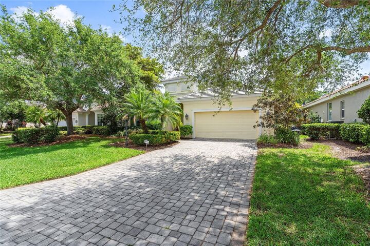 Property Photo:  8416 Abingdon Court  FL 34201 