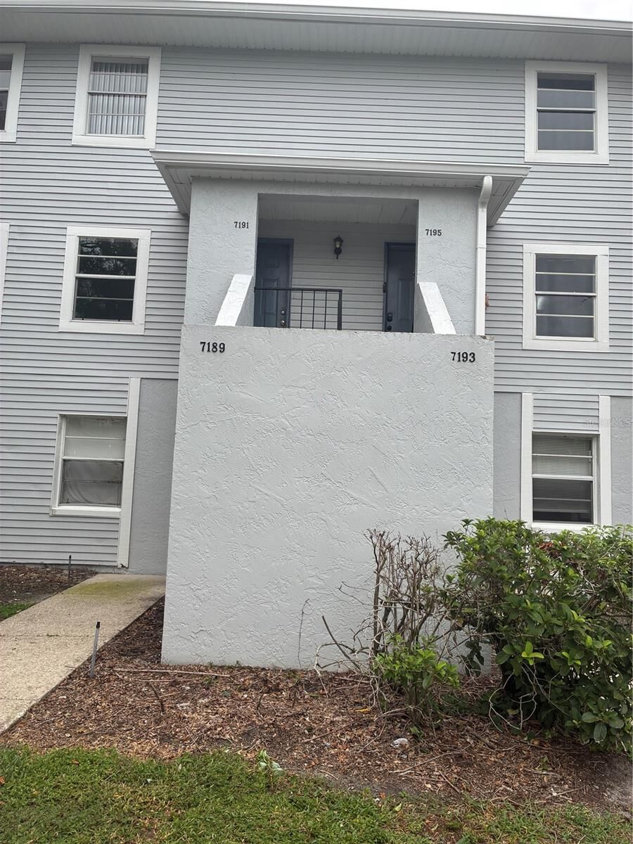 Property Photo: 7193 E Bank Dr FL 33617