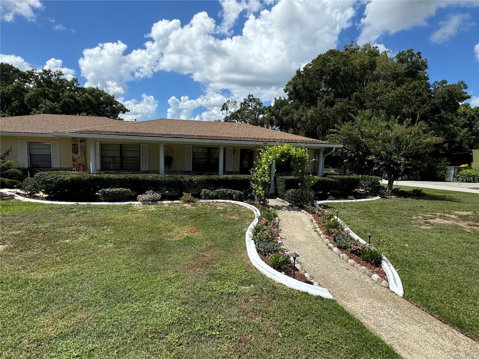 Property Photo:  200 S Main Avenue  FL 34715 
