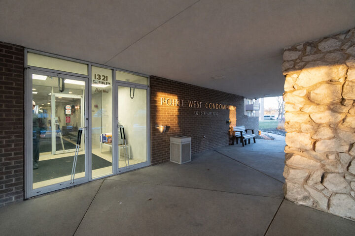 Property Photo:  1321 S Finley Road 419  IL 60148 