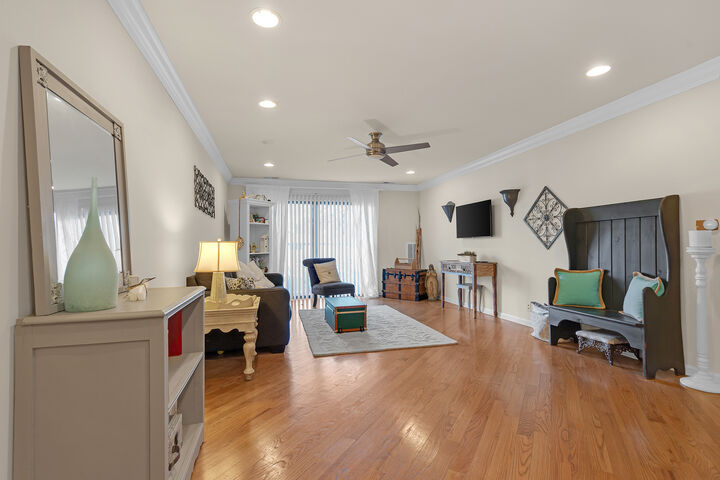 Property Photo: 263 S Clubhouse Drive 110 IL 60074
