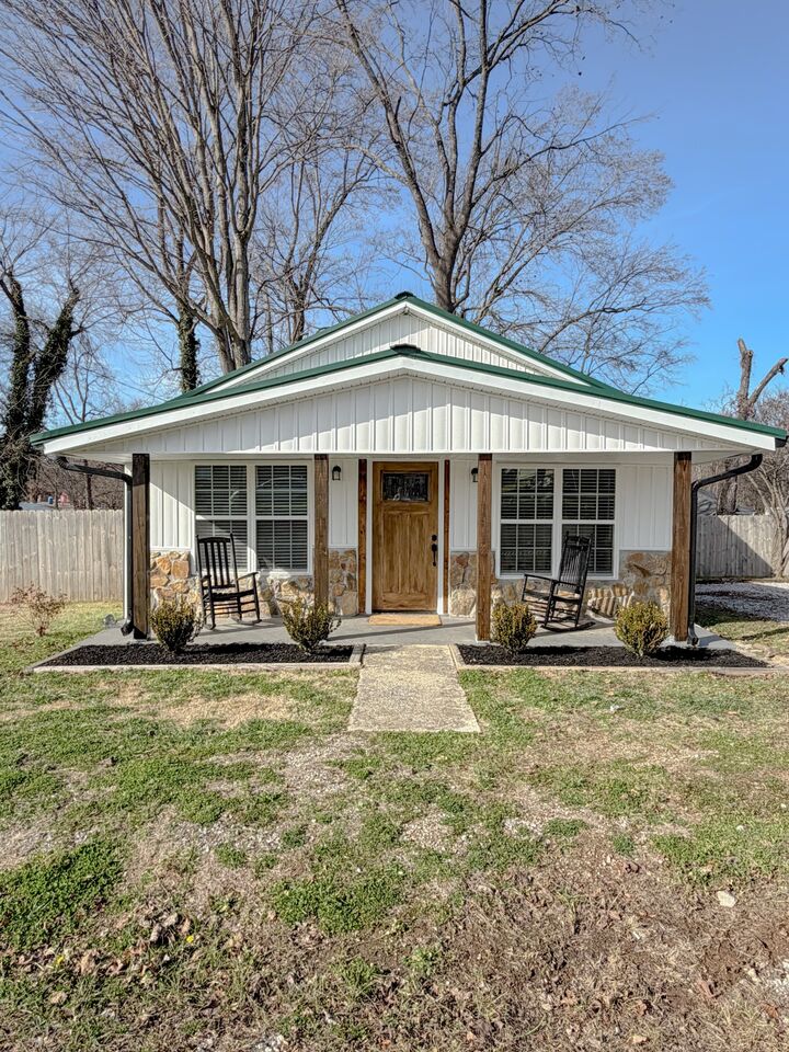 Property Photo:  502 E Market St  TN 37324 