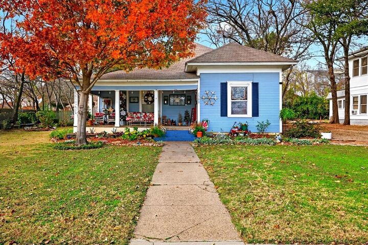 Property Photo:  1309 N Austin Street  TX 76201 