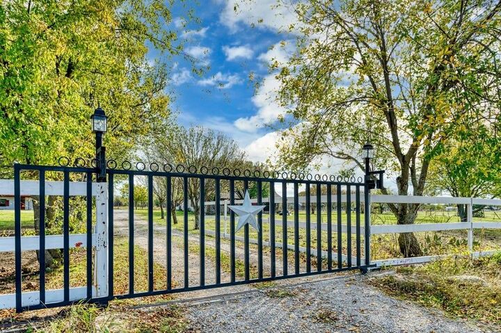 Property Photo:  7592 Rawhide Road  TX 75009 