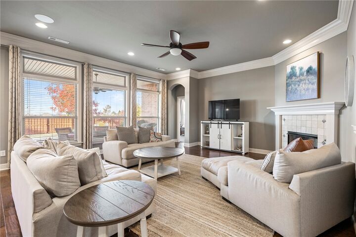 Property Photo:  1404 SW Wisteria Avenue  AR 72713 