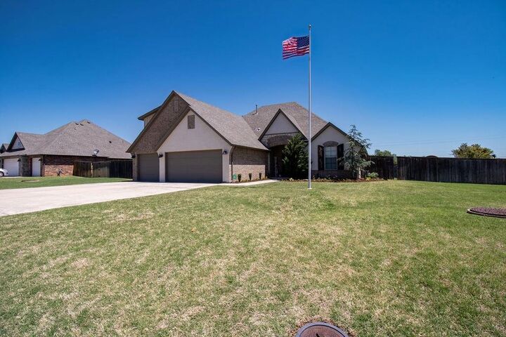 Property Photo: 41 Hickory Circle OK 73078