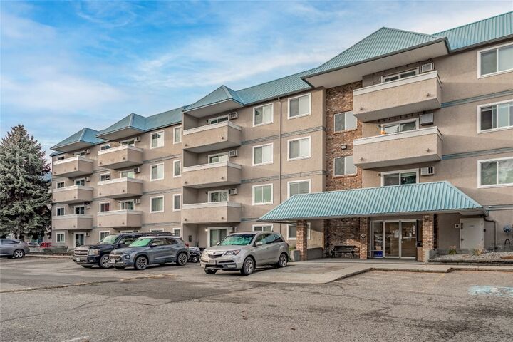 Photo de la propriété:  3160 De Montreuil Court 411  BC V1W 3W3 