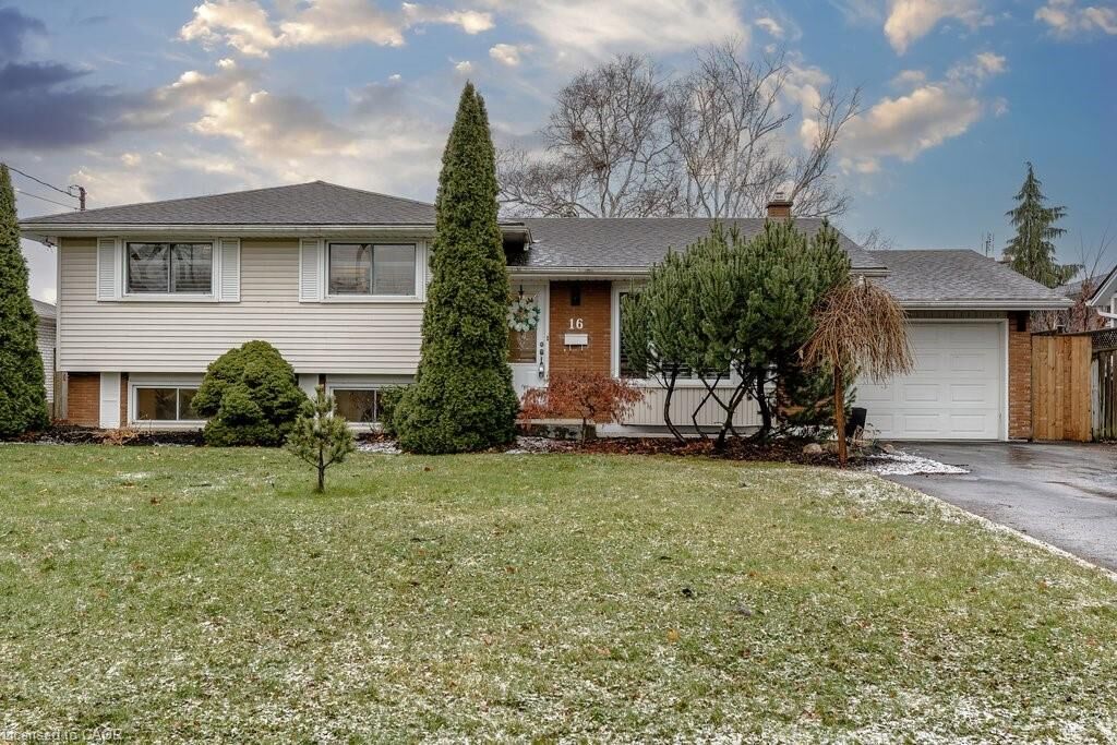 Property Photo:  16 Old Oxford Road  ON L2M 2J9 