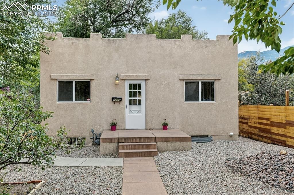 Property Photo:  1709 W Pikes Peak Avenue  CO 80904 