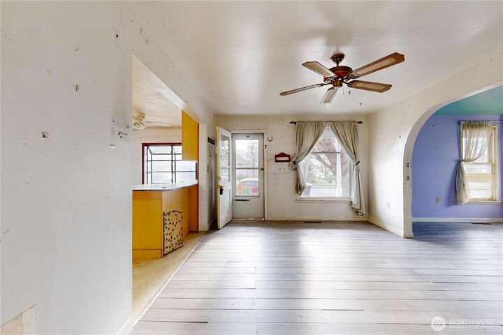 Property Photo: 702 Wilson Street WA 99362