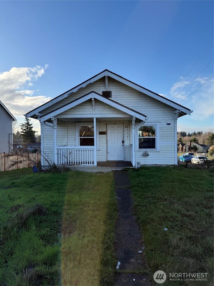 Property Photo:  8402  Yakima Avenue  WA 98444 