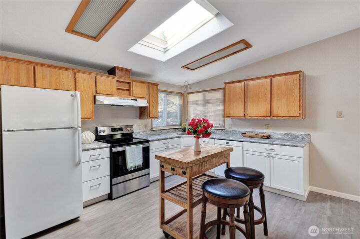 Property Photo:  18425 NE 95th Street 193  WA 98052 