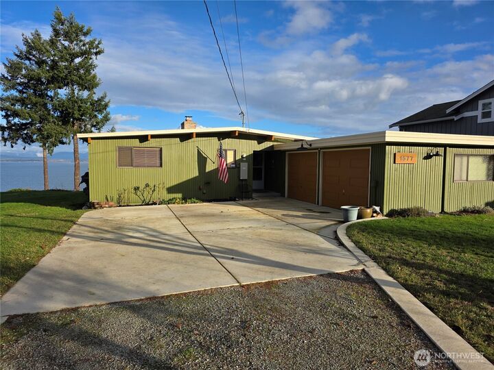 Property Photo:  1577  Country Club Drive  WA 98282 