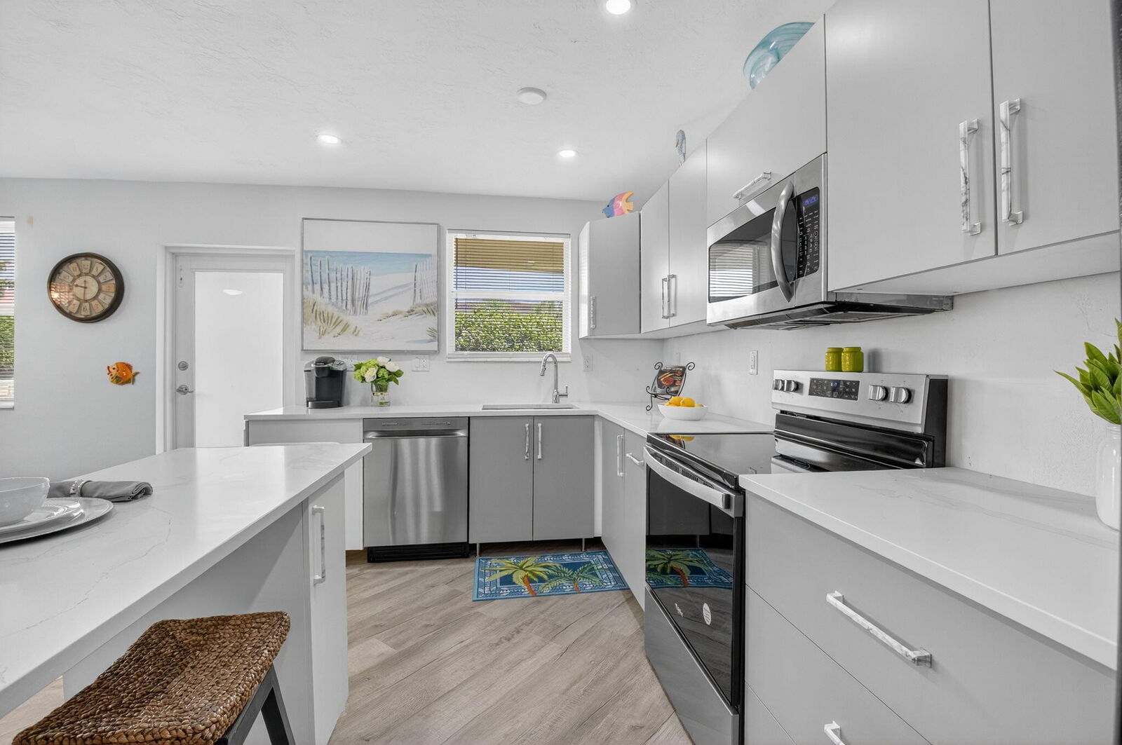 Property Photo: 930 Osceola Drive 8 FL 33432