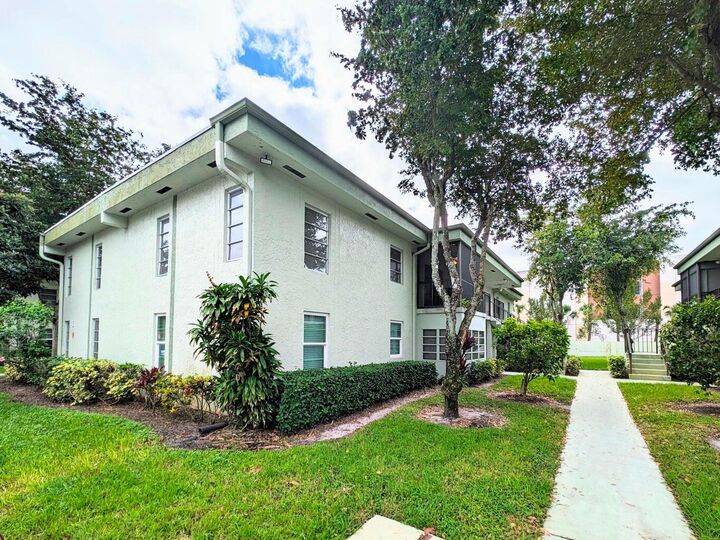 Property Photo:  7515 S Oriole Boulevard NW 203  FL 33446 