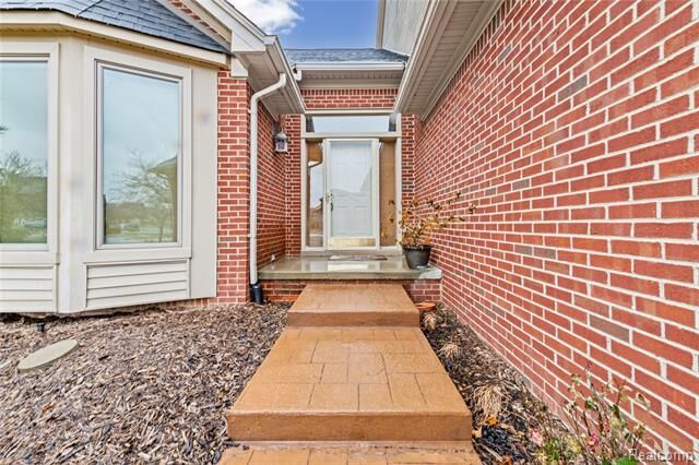 Property Photo: 55206 Leonard Court MI 48316