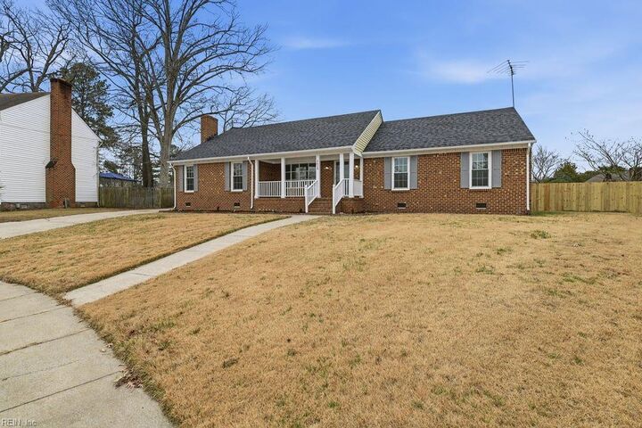 Property Photo:  2628 Roundtree Cir  VA 23323 