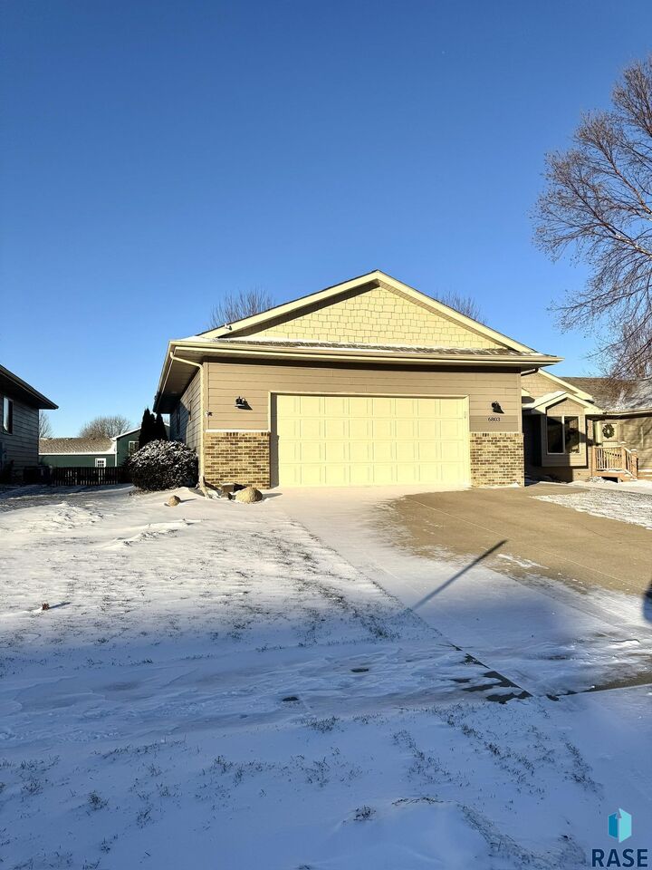 Property Photo:  6803 S Witzke Ave Avenue  SD 57108 