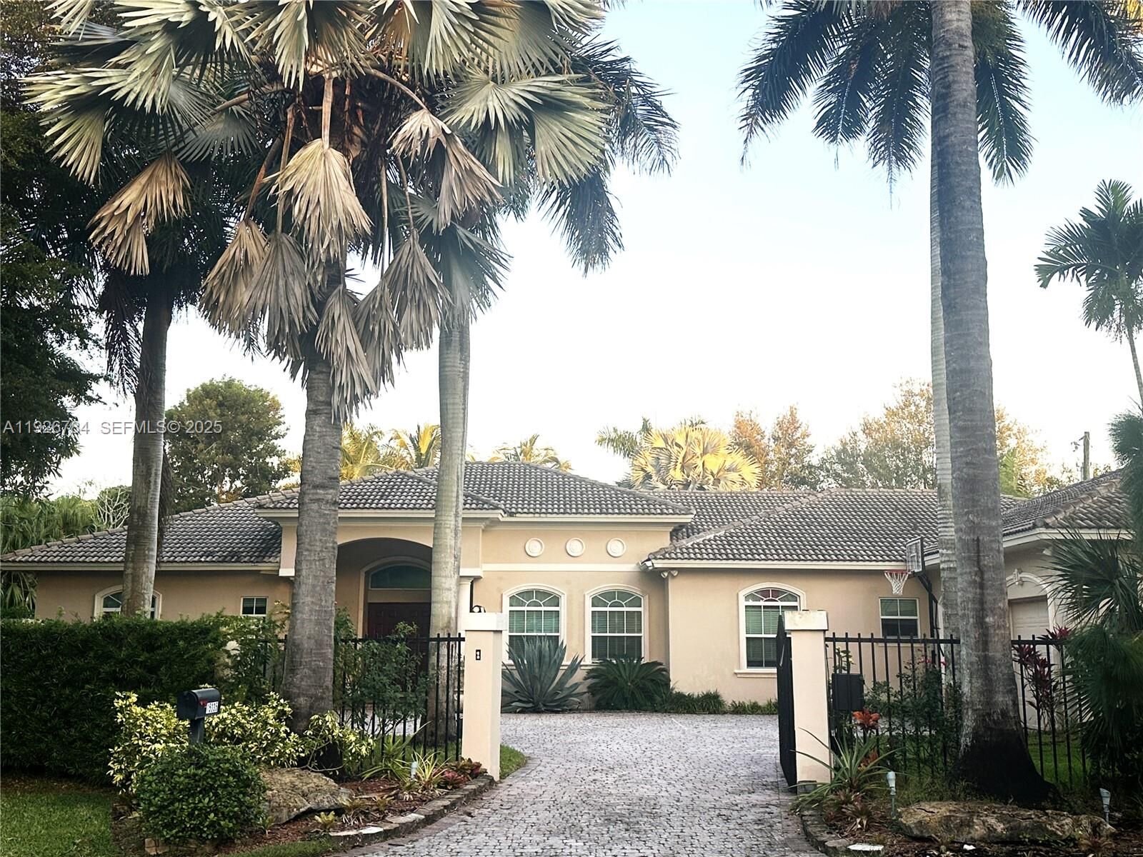 Property Photo: 15335 SW 80th Ave FL 33157
