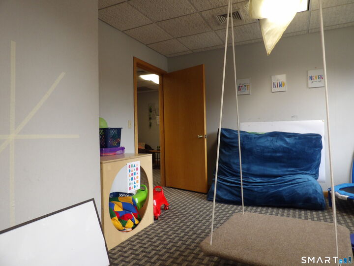 Property Photo:  20 Avon Meadow Lane 2  CT 06001 