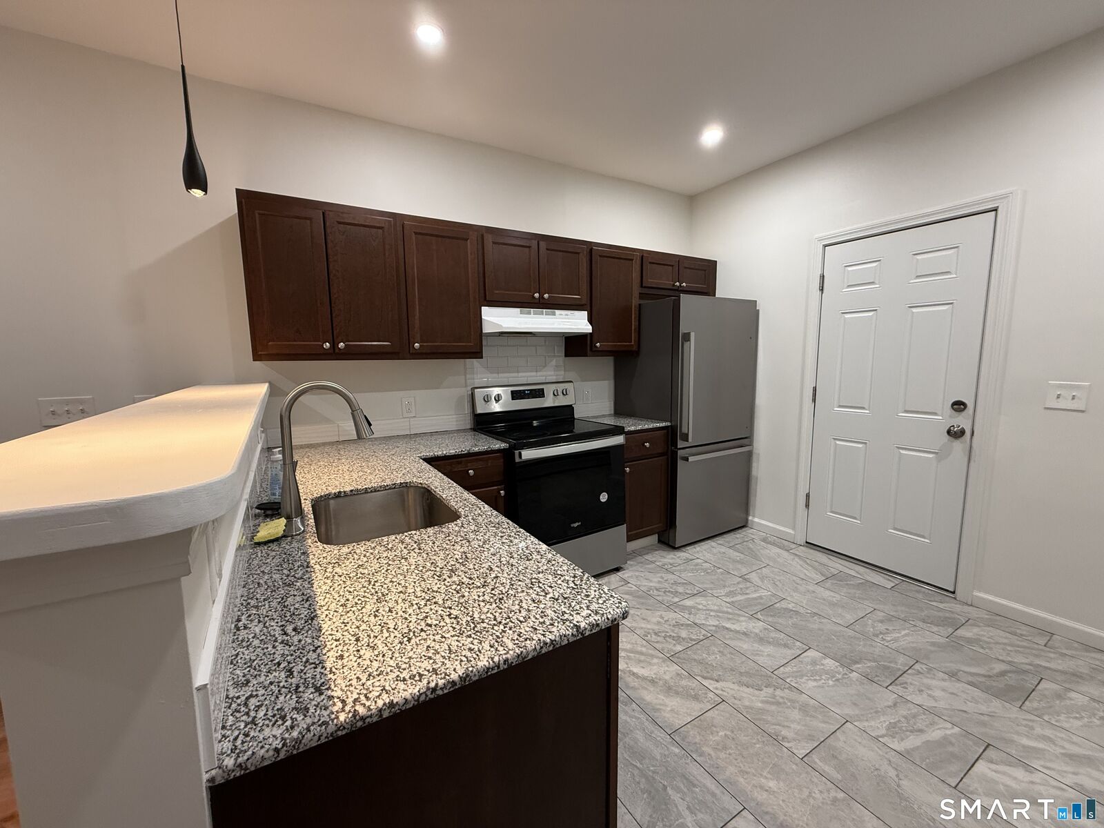 Property Photo:  53 Mahl Avenue  CT 06120 