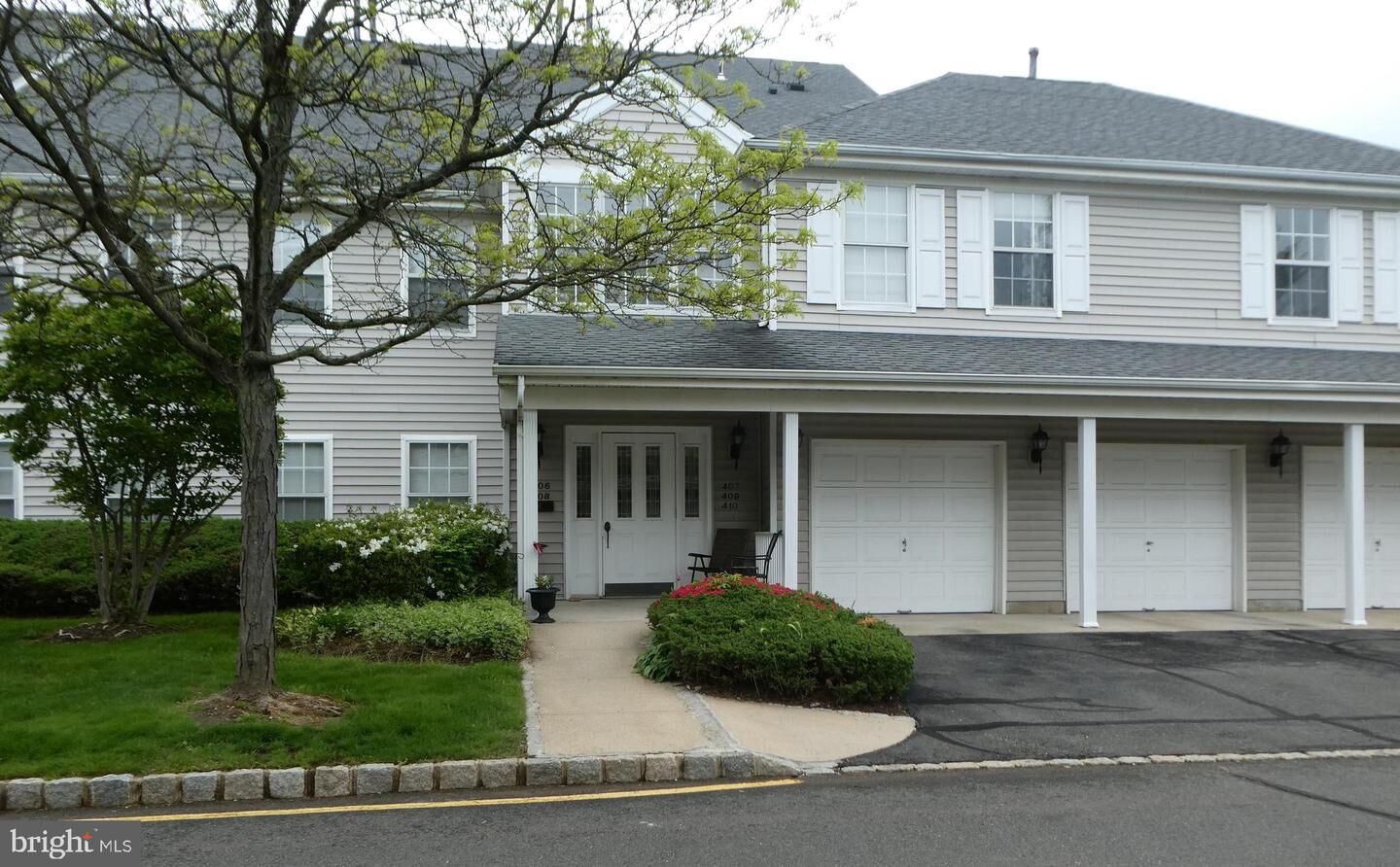 Property Photo:  409 Talon Court  NJ 08648 