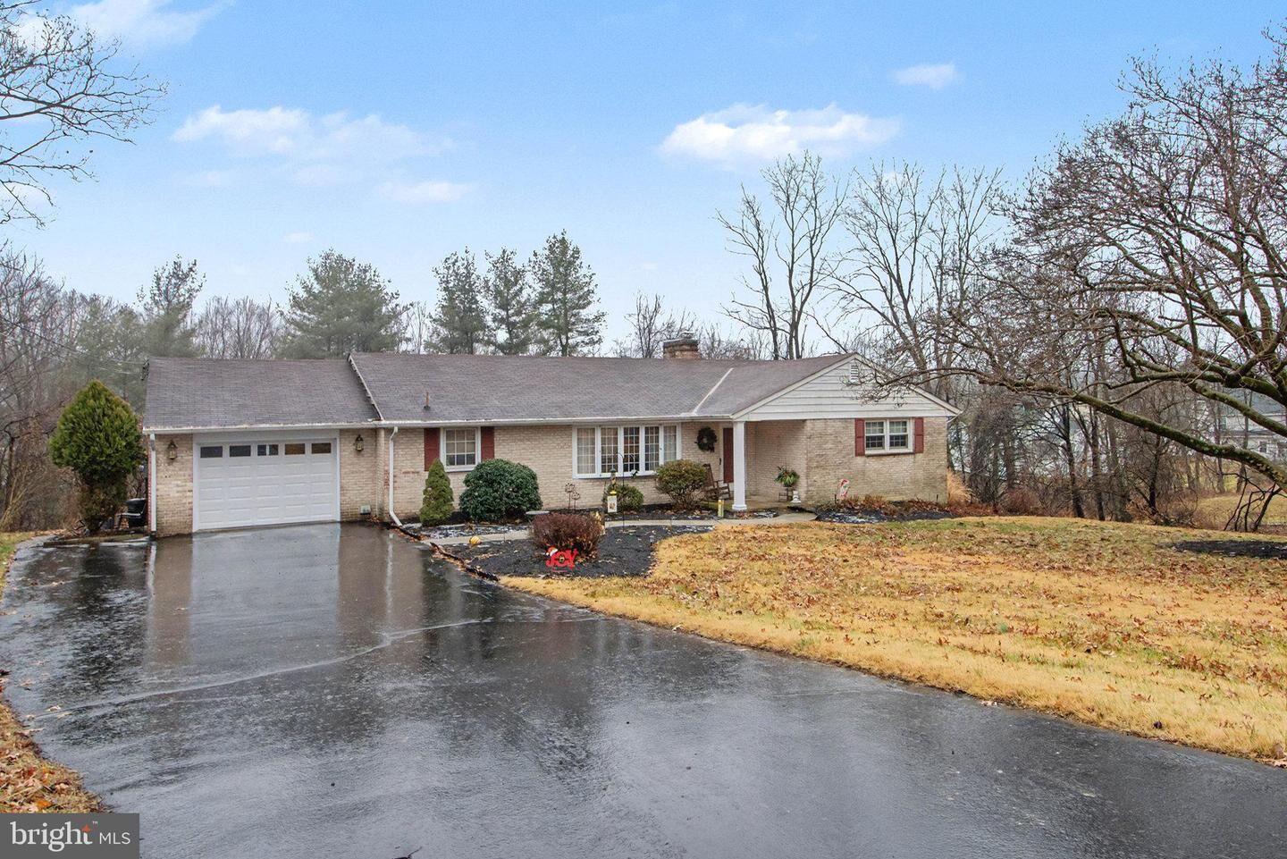 Property Photo:  1517 Woodcrest Circle  PA 17112 
