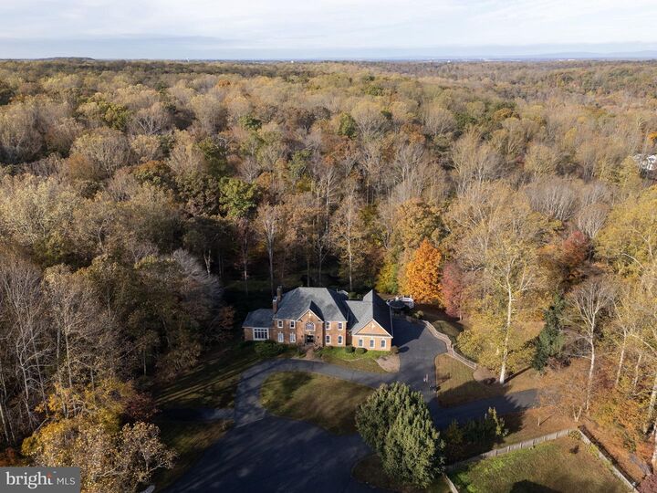 Property Photo: 7480 Dunquin Court VA 20124