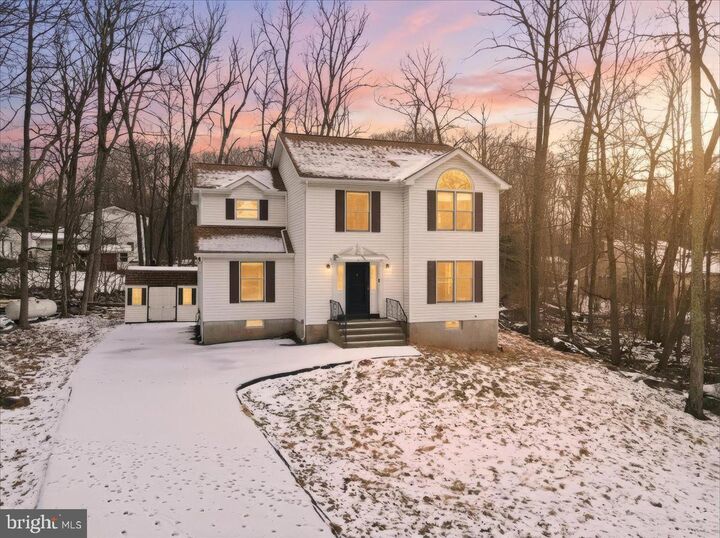 Property Photo:  5528 Elmwood Drive  PA 18372 