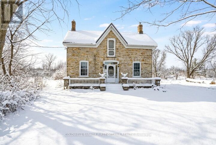 Property Photo: 28 South Street ON K7H 2G1