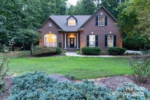 Property Photo:  207 Streamside Place  NC 28115 