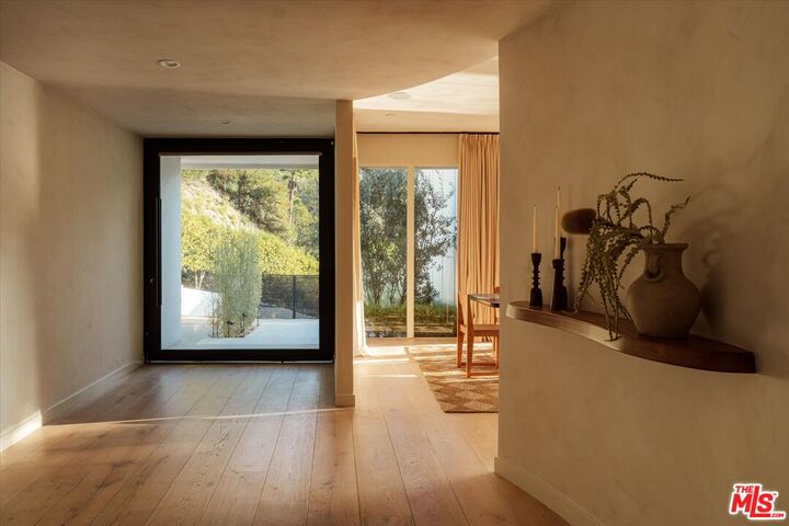 Property Photo:  1820 Rising Glen Rd  CA 90069 