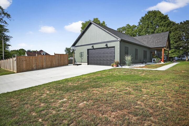 Property Photo:  490 High Street  KY 42351 