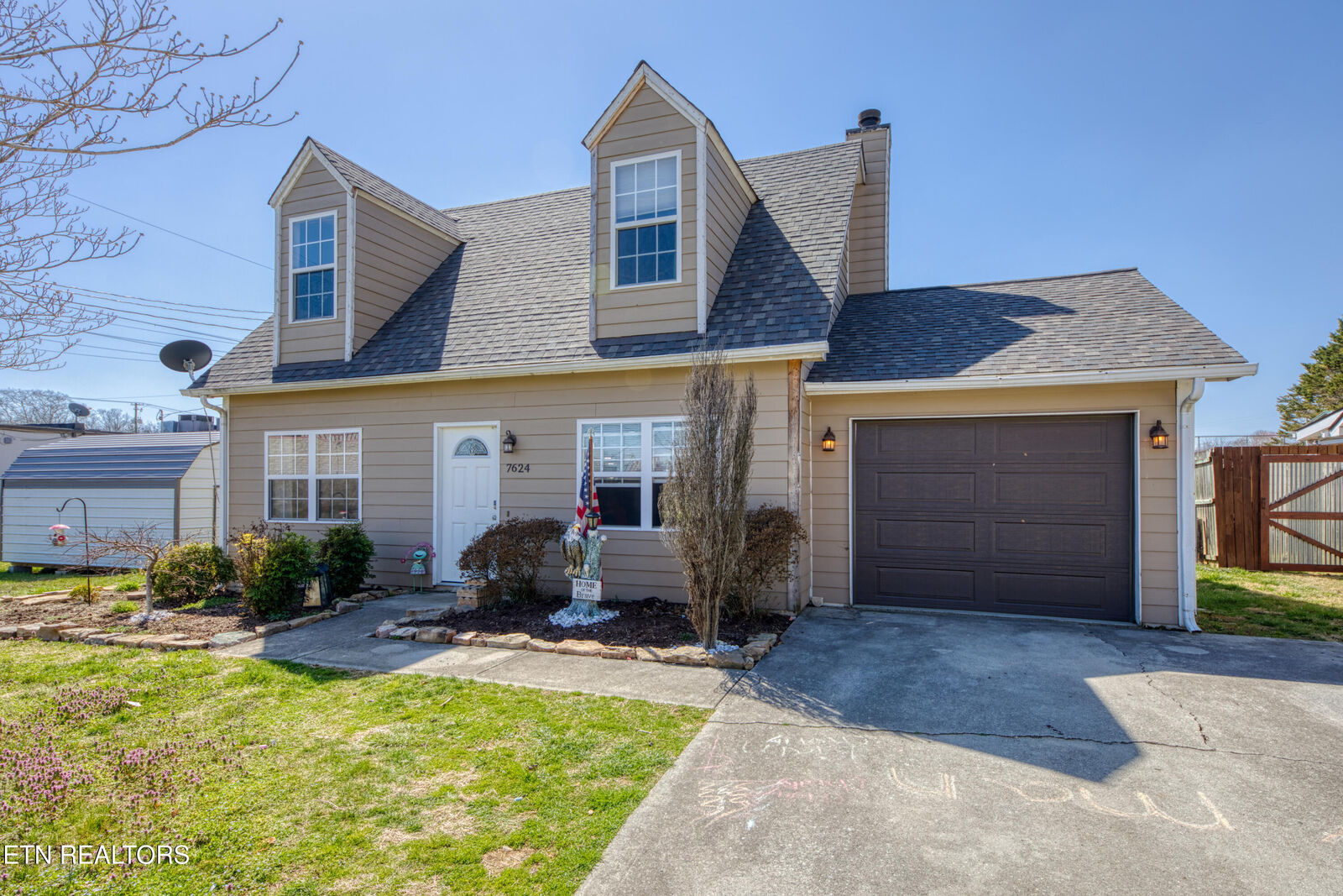 Property Photo:  7624 Camden Rd  TN 37849 