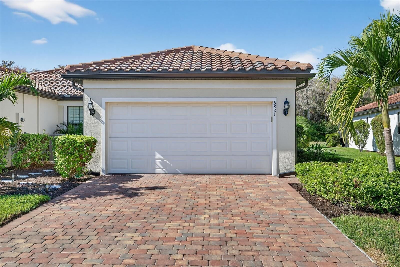 Property Photo: 5821 Mayflower Way FL 34142