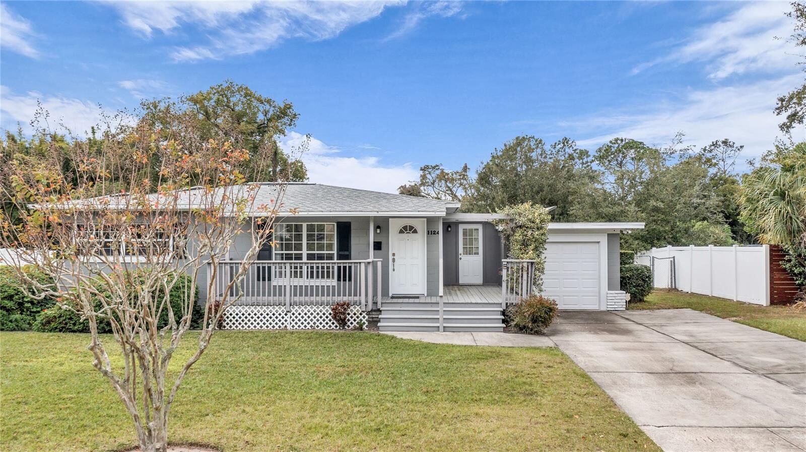 Property Photo:  1124 Edgewater Court  FL 32804 