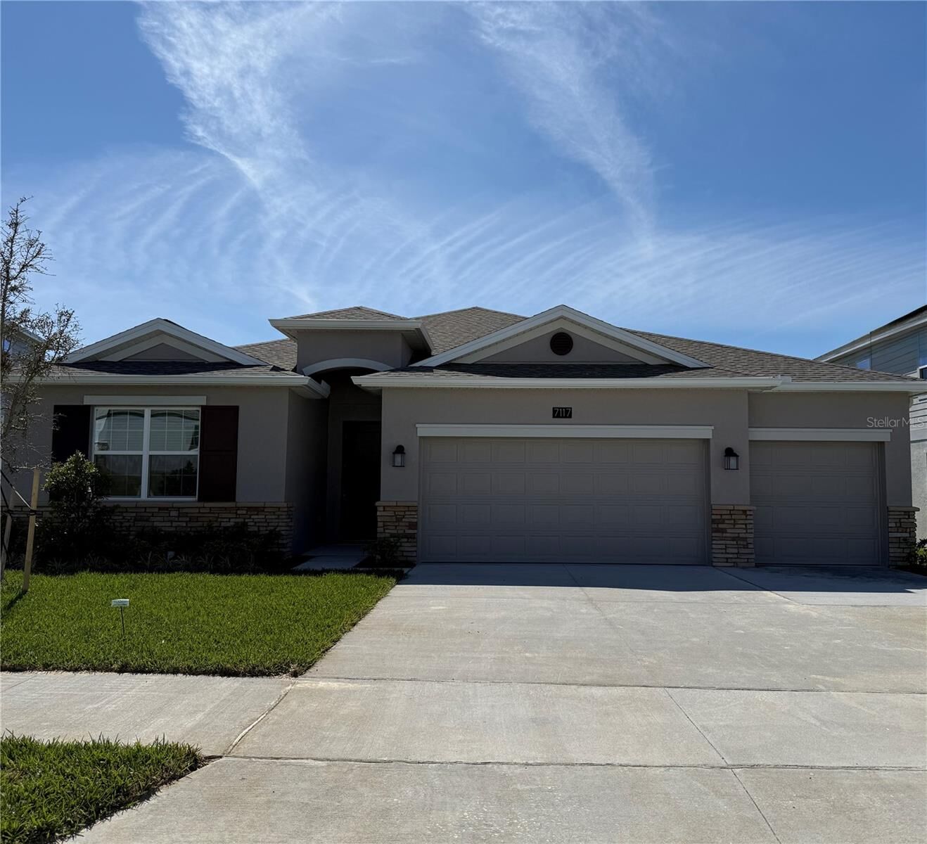 Property Photo: 7117 Dilly Lake Avenue FL 34736