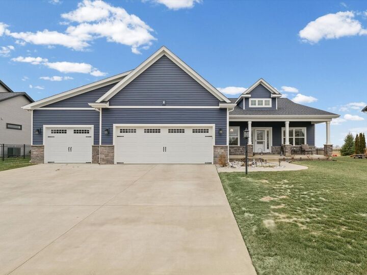 Property Photo: 1105 Glen Abbey Drive IL 61822