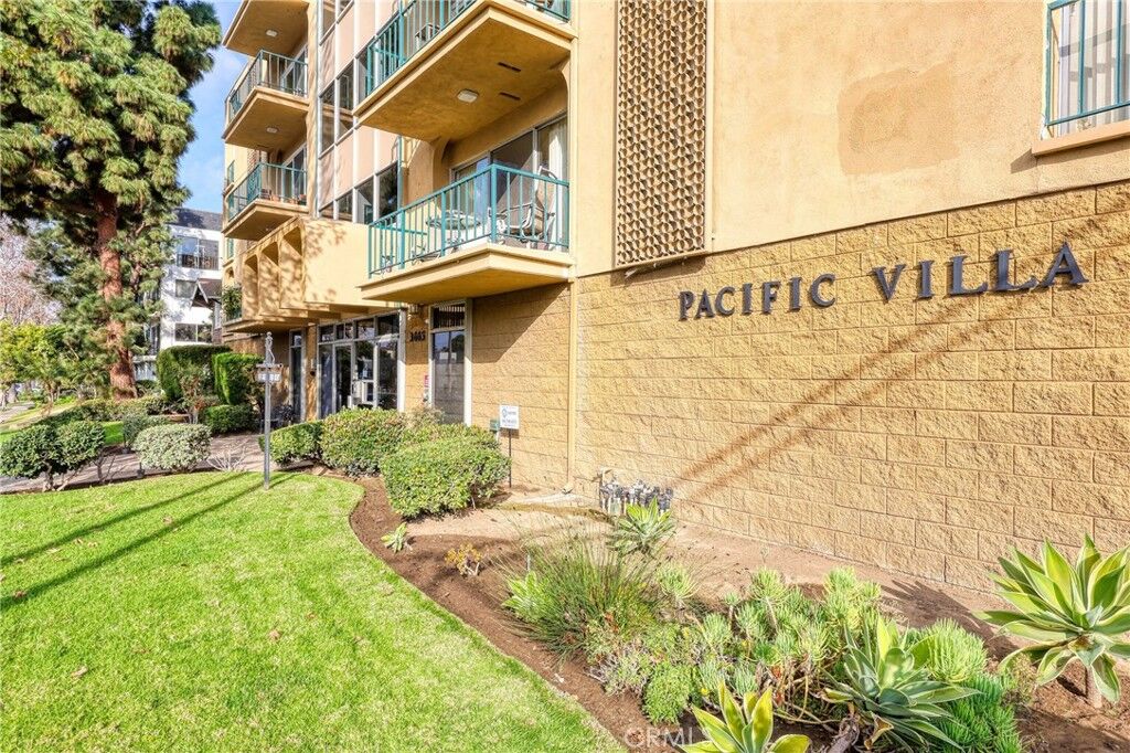 Property Photo:  3665 E 1st Street 205  CA 90803 