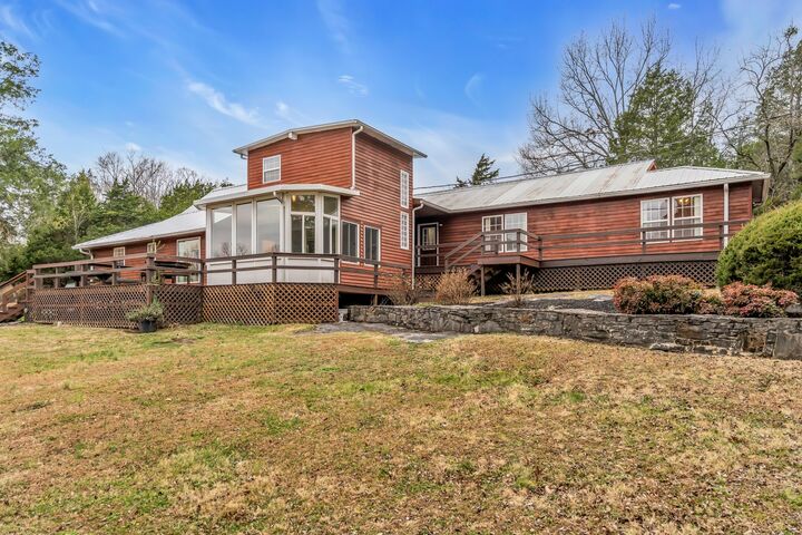 Property Photo:  850 Haley Rd  TN 37184 
