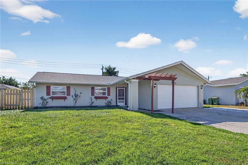 Property Photo:  1336 Lake Shore Dr  FL 34103 